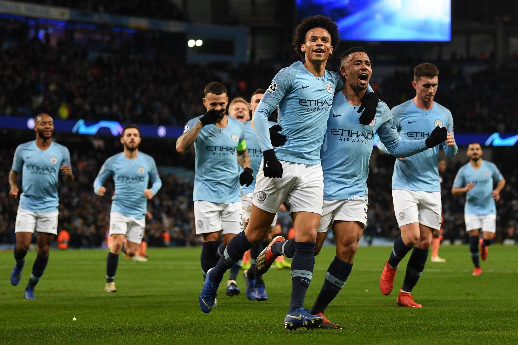 显然面临微 显然面临微